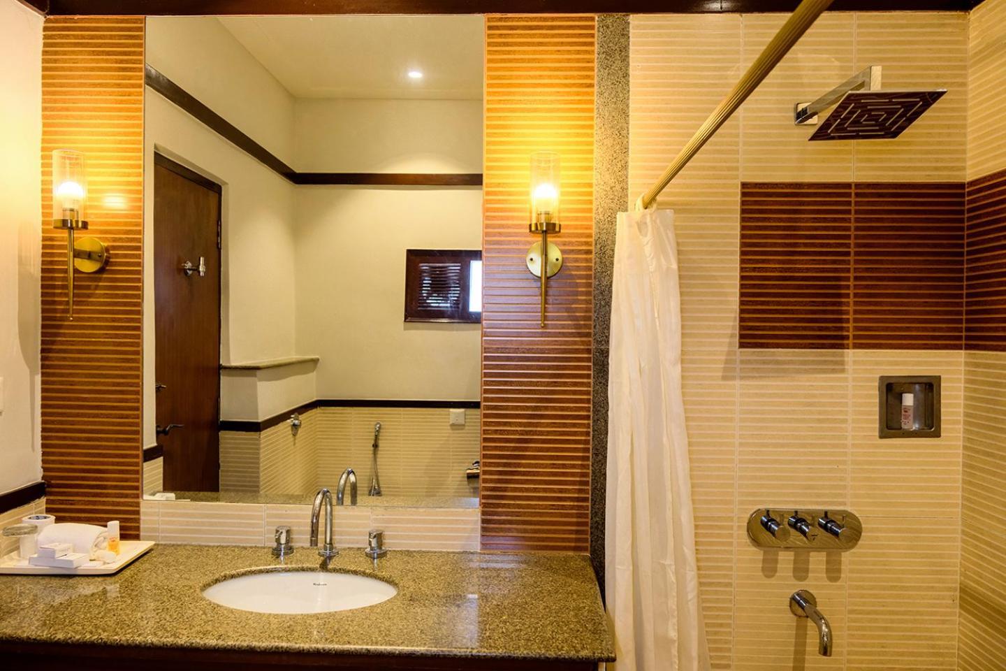 Chanakya Bnr Hotel Puri Eksteriør bilde