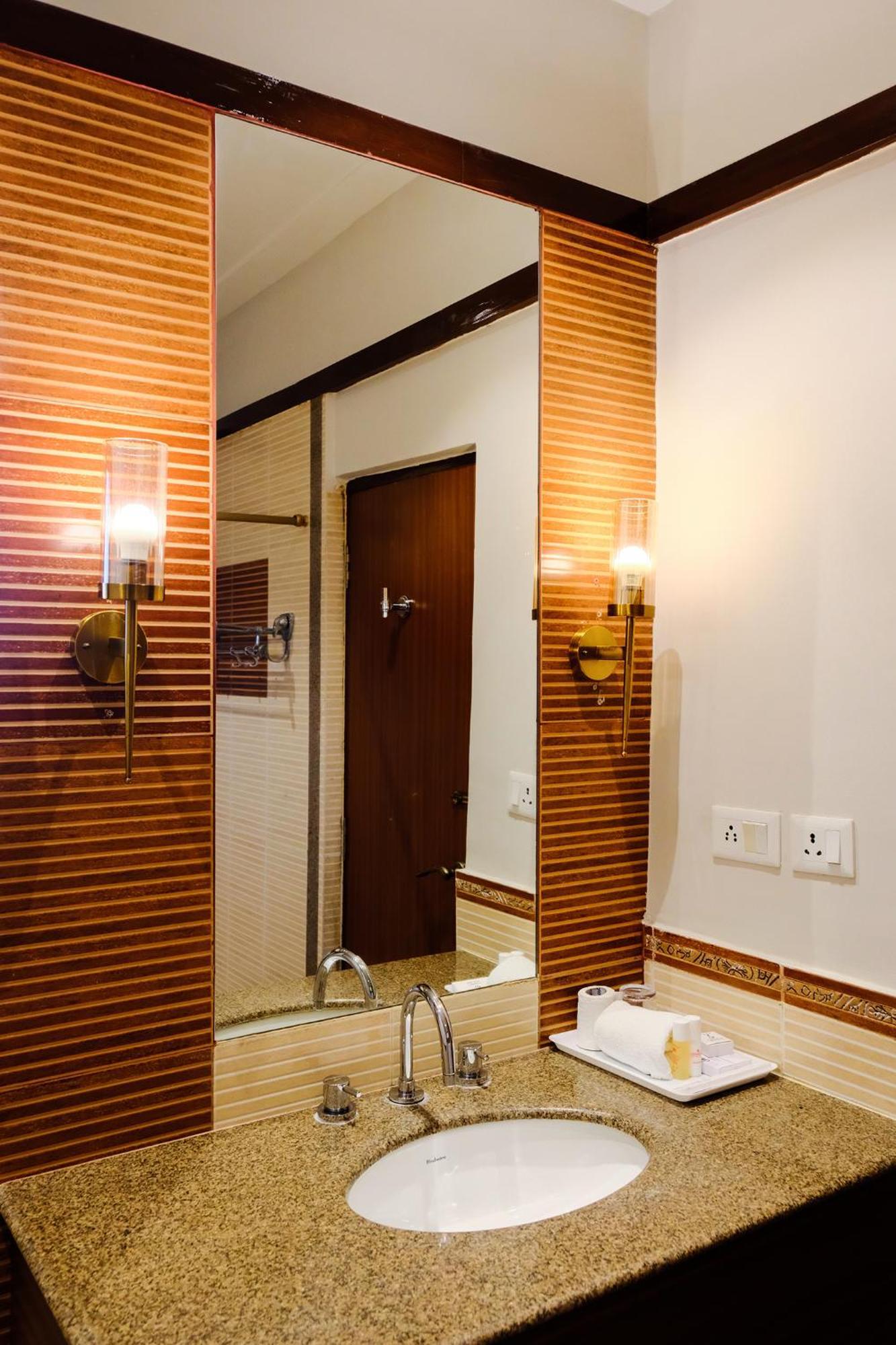 Chanakya Bnr Hotel Puri Eksteriør bilde